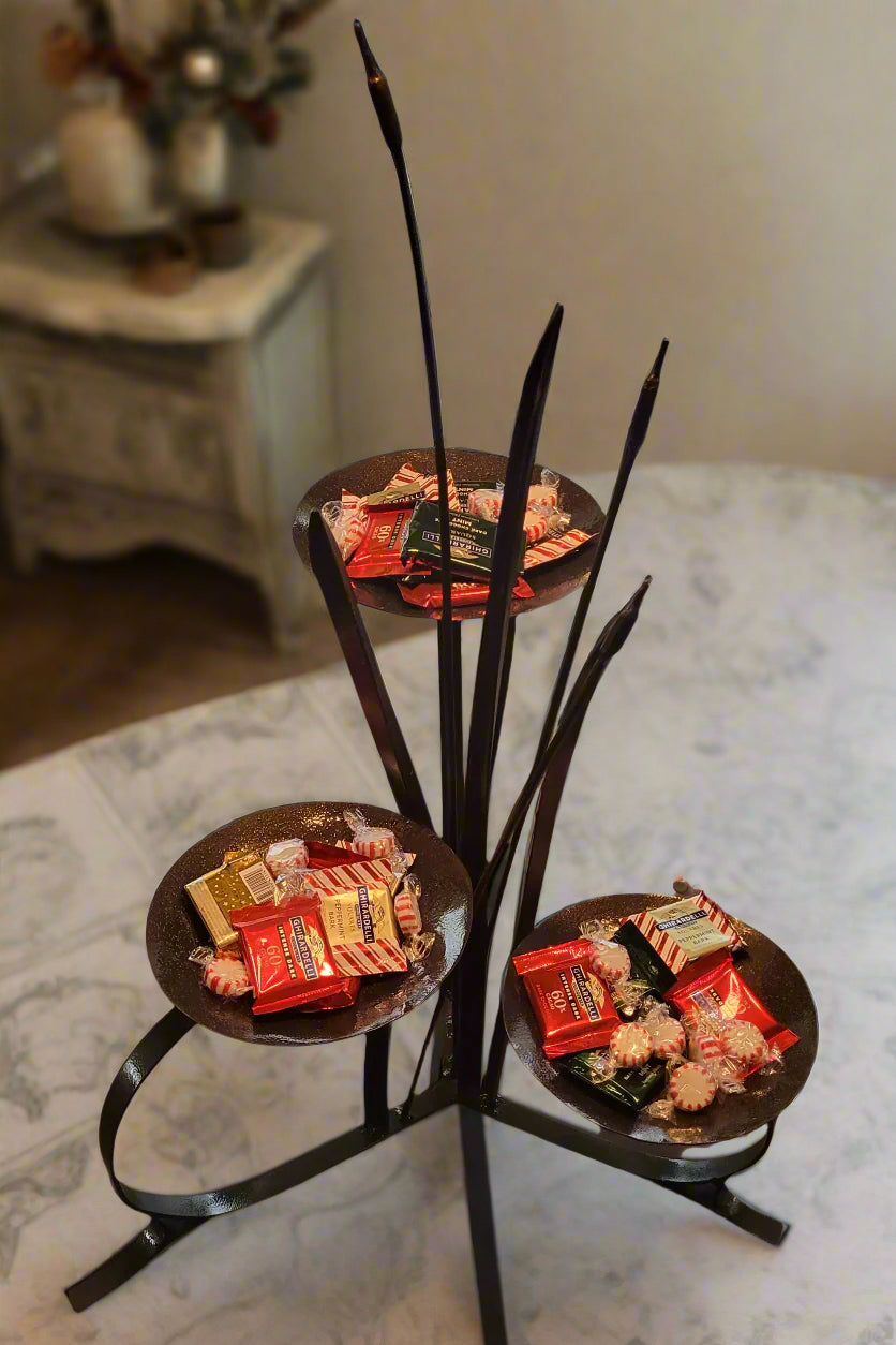 Metal cat tails table top decor (small)